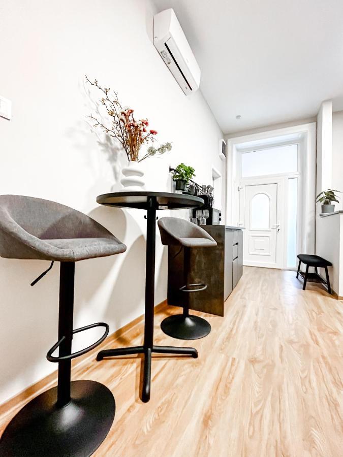 T32 Central Modern Suites Budapest Ngoại thất bức ảnh