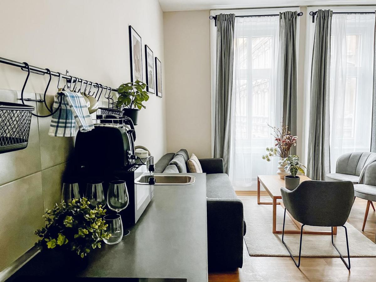 T32 Central Modern Suites Budapest Ngoại thất bức ảnh