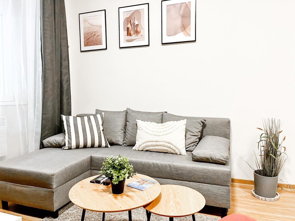 T32 Central Modern Suites Budapest Ngoại thất bức ảnh