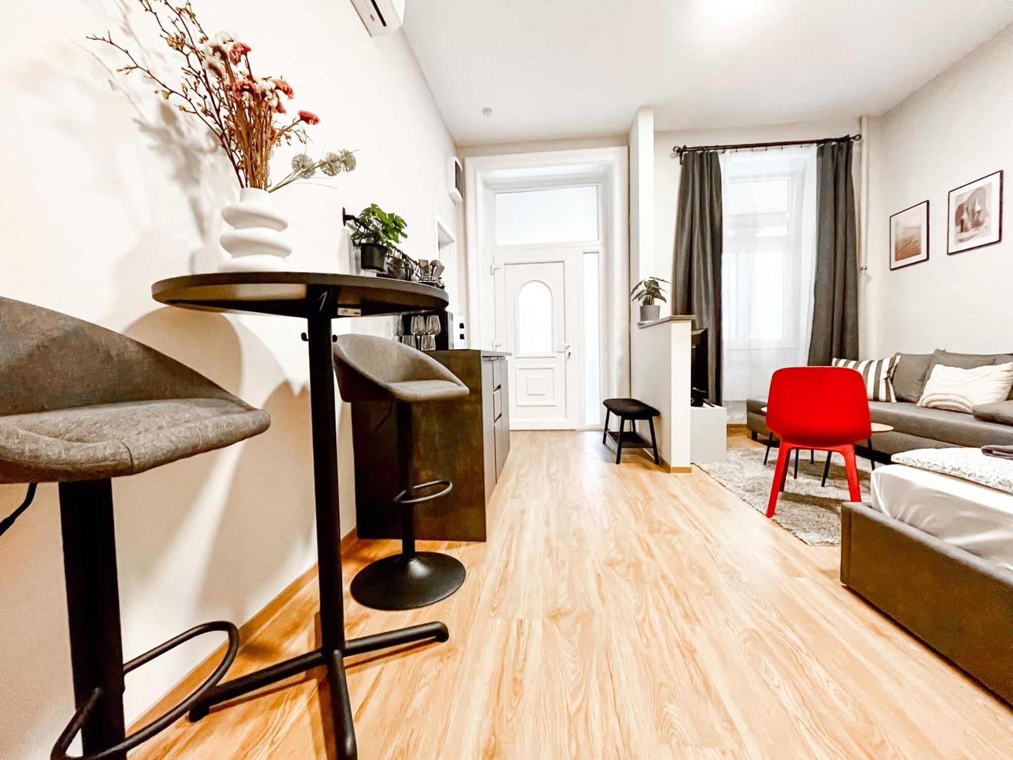 T32 Central Modern Suites Budapest Ngoại thất bức ảnh